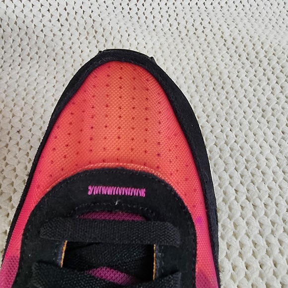 Nike Waffle One Women's Size 8 Active Fuchsia University Gold DC2533-600 - Picture 5 of 13